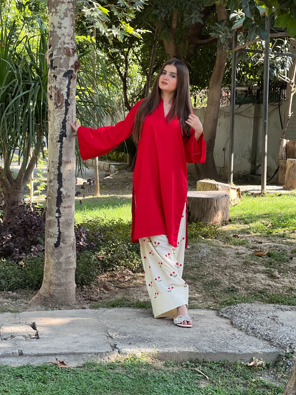 LAL PARI EMBROIDERY 2PC (FARSHI)