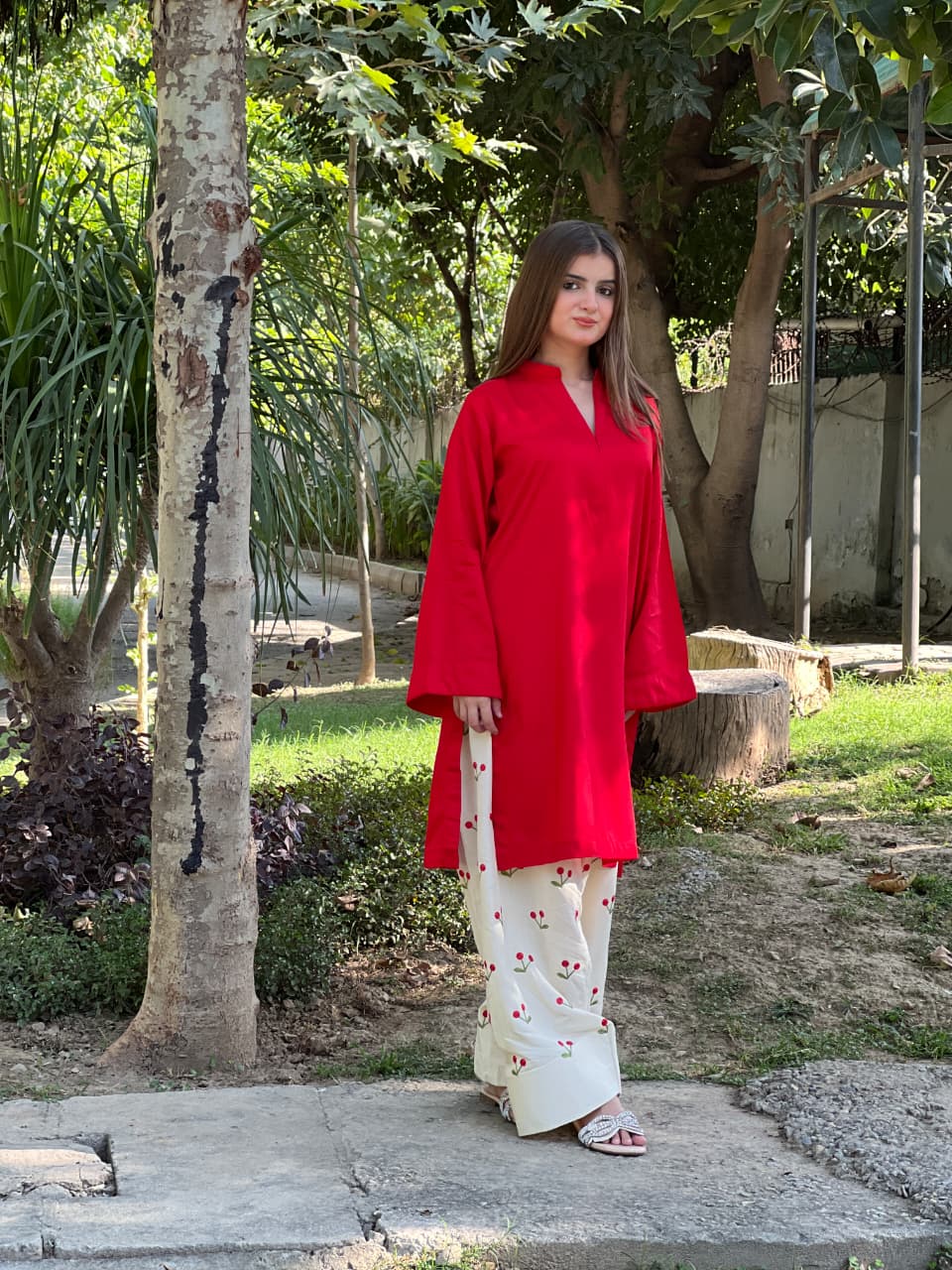 LAL PARI EMBROIDERY 2PC (FARSHI)