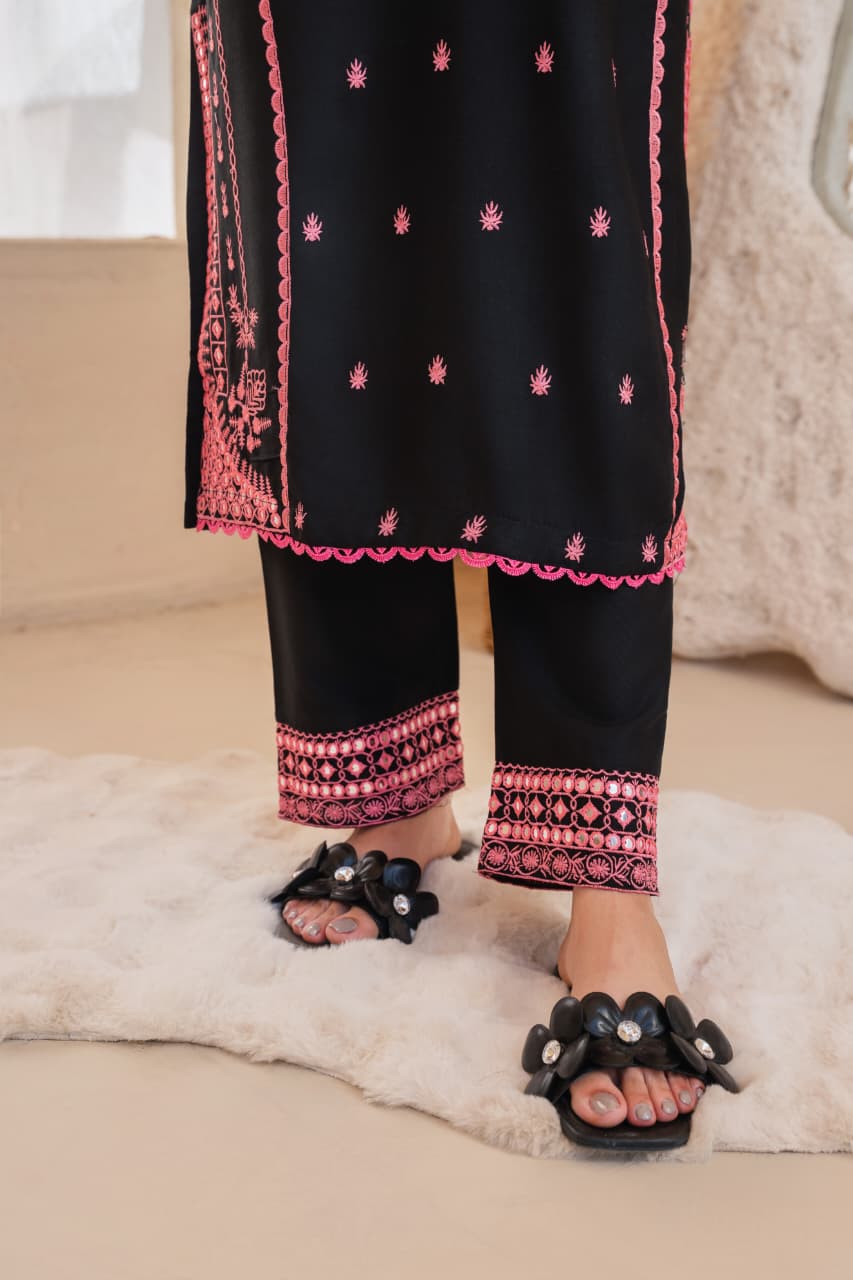 BLACK ROSE EMBROIDERY 2PC (9MM WORK)