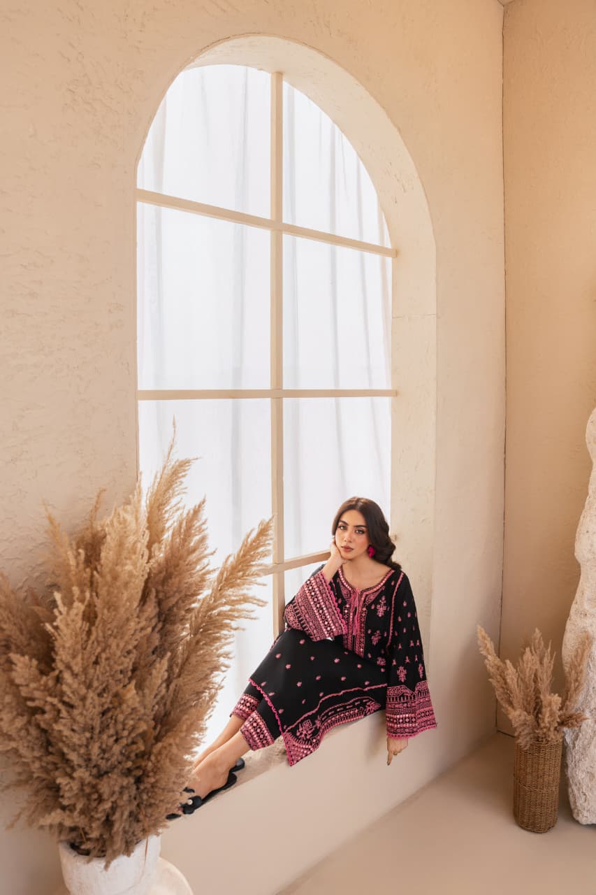 BLACK ROSE EMBROIDERY 2PC (9MM WORK)