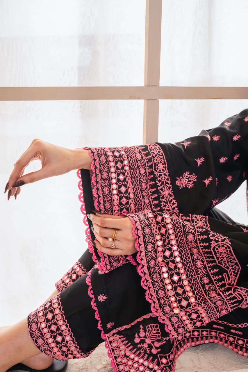 BLACK ROSE EMBROIDERY 2PC (9MM WORK)